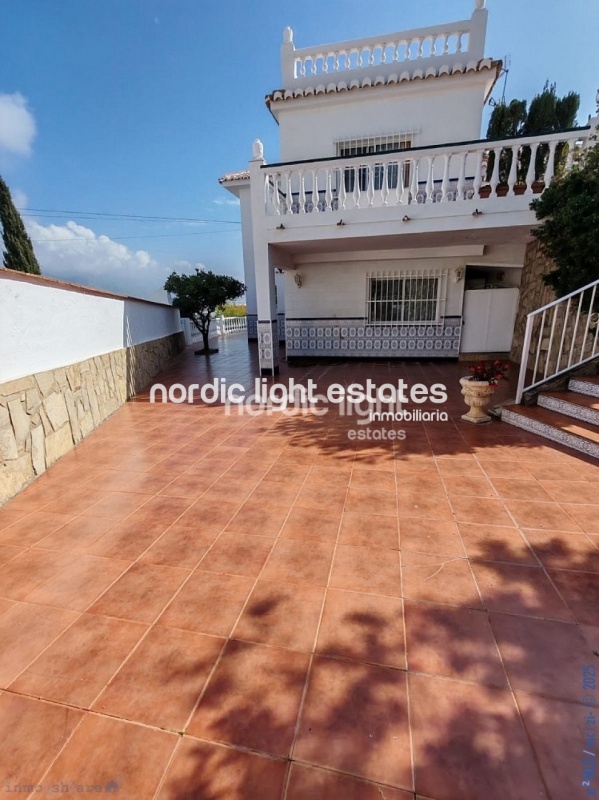 Impresionante villa en Nerja, 5 dormitorios. 