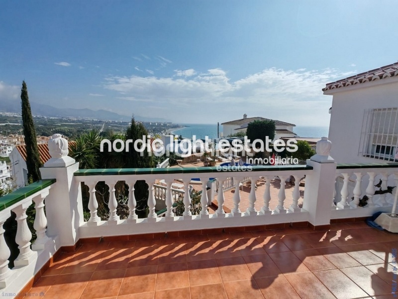 Impresionante villa en Nerja, 5 dormitorios. 