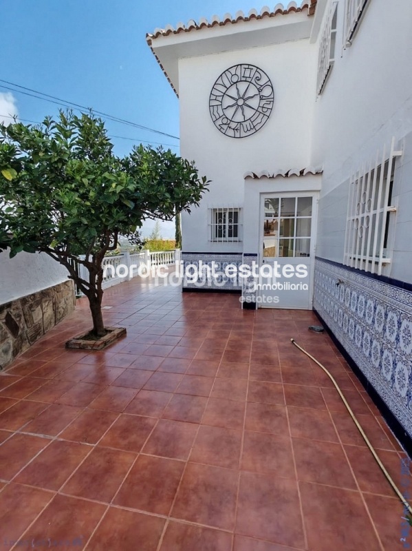 Impresionante villa en Nerja, 5 dormitorios. 