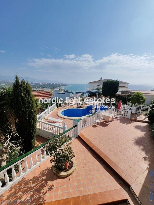 Impresionante villa en Nerja, 5 dormitorios. 
