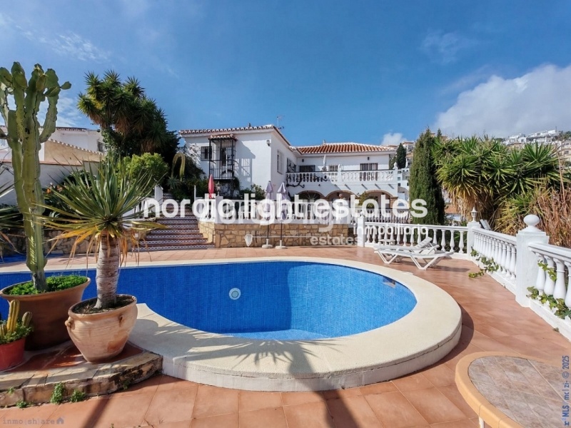 Impresionante villa en Nerja, 5 dormitorios. 