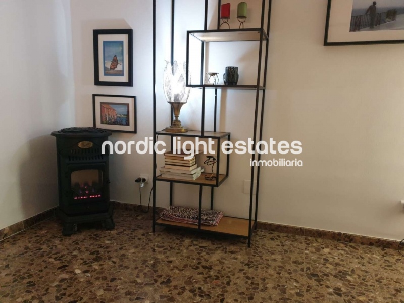 Casa adosada con piscina privada, cochera y varias terrazas en Nerja