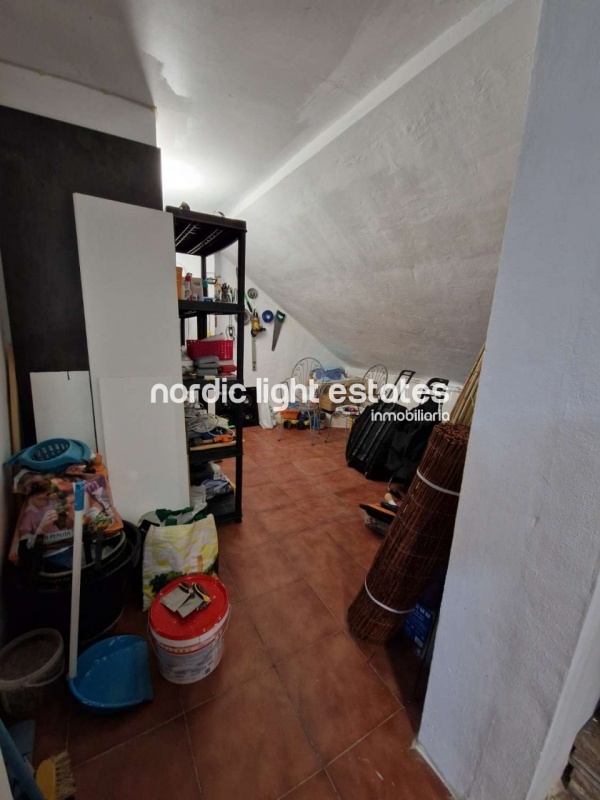Casa adosada con piscina privada, cochera y varias terrazas en Nerja
