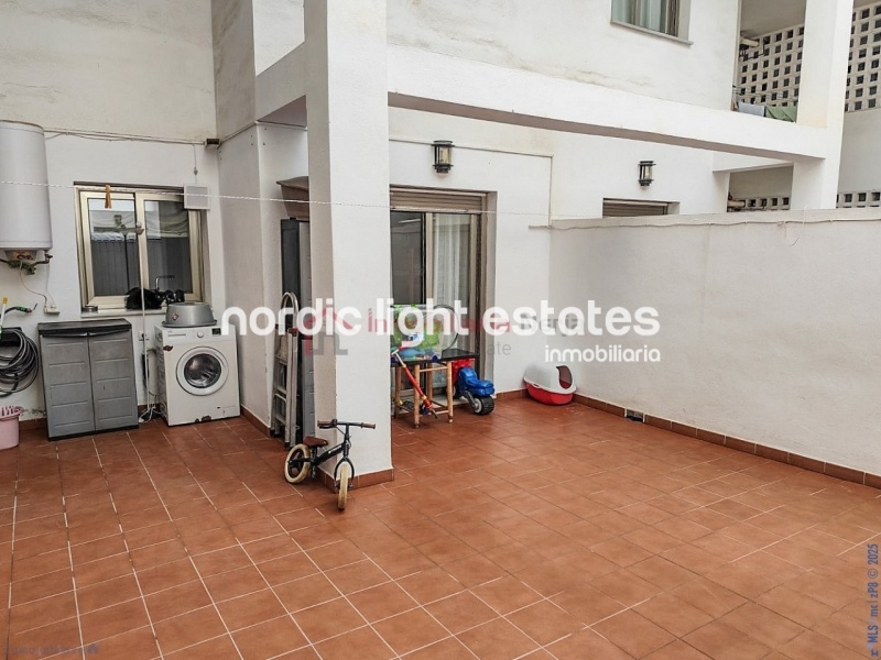 Exclusivo apartamento con gran patio en Torre del Mar, zona Azucarera