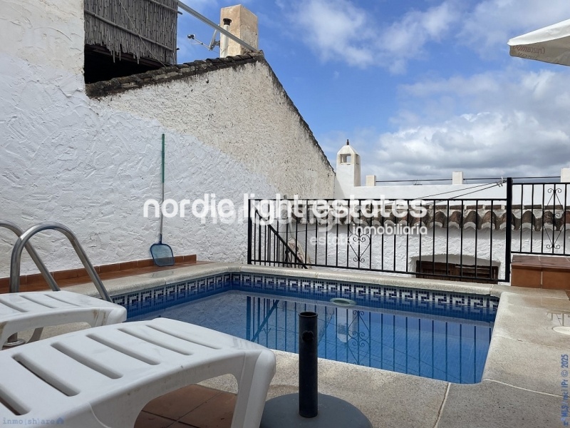 Auténtica casa de pueblo con pequeña piscina privada en Maro, Nerja