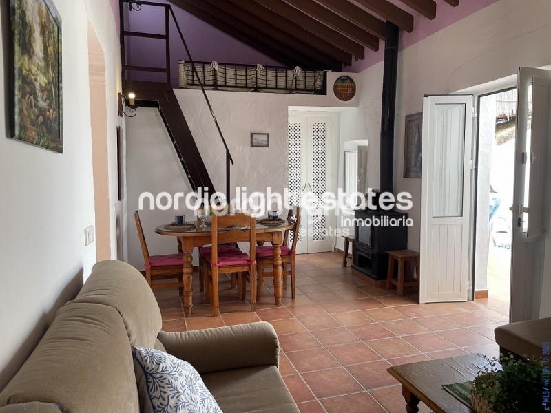 Auténtica casa de pueblo con pequeña piscina privada en Maro, Nerja