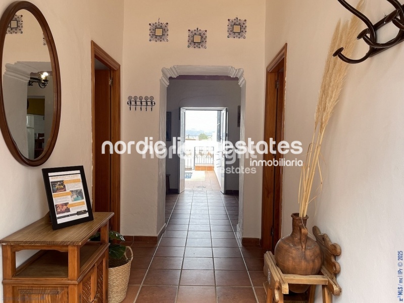 Auténtica casa de pueblo con pequeña piscina privada en Maro, Nerja