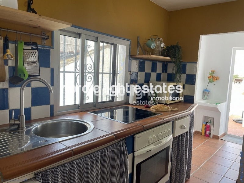 Auténtica casa de pueblo con pequeña piscina privada en Maro, Nerja