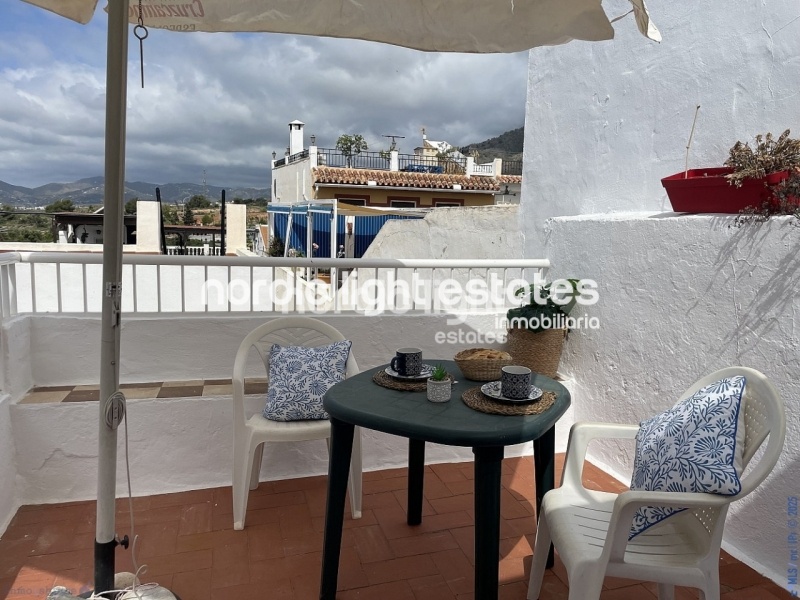 Auténtica casa de pueblo con pequeña piscina privada en Maro, Nerja