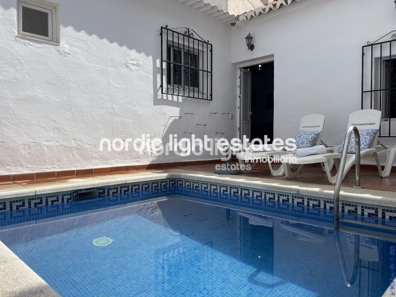 Auténtica casa de pueblo con pequeña piscina privada en Maro, Nerja