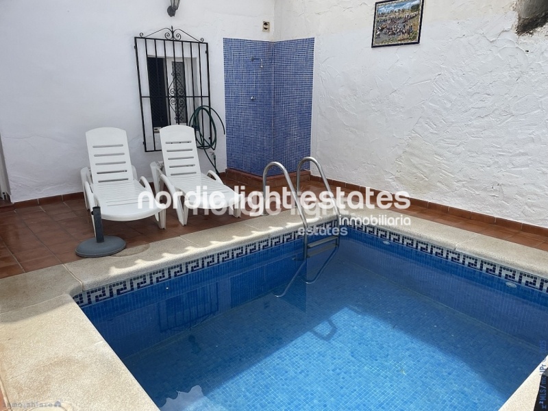 Auténtica casa de pueblo con pequeña piscina privada en Maro, Nerja