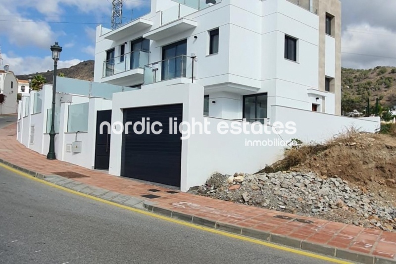 Villa a estrenar en Nerja
