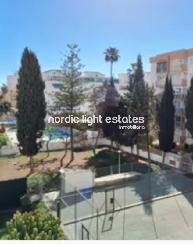 Maravilloso apartamento con terraza y piscina comunitaria en Torre del Mar