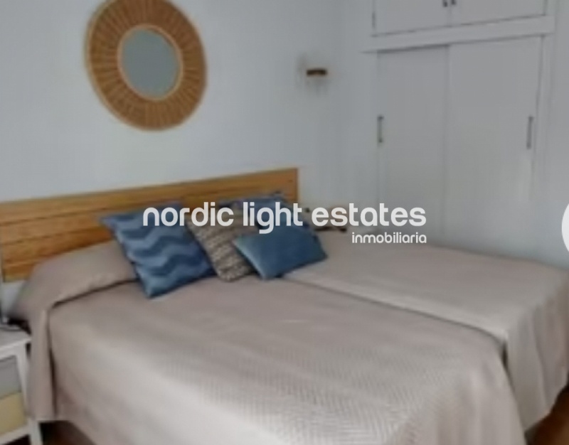 Maravilloso apartamento con terraza y piscina comunitaria en Torre del Mar