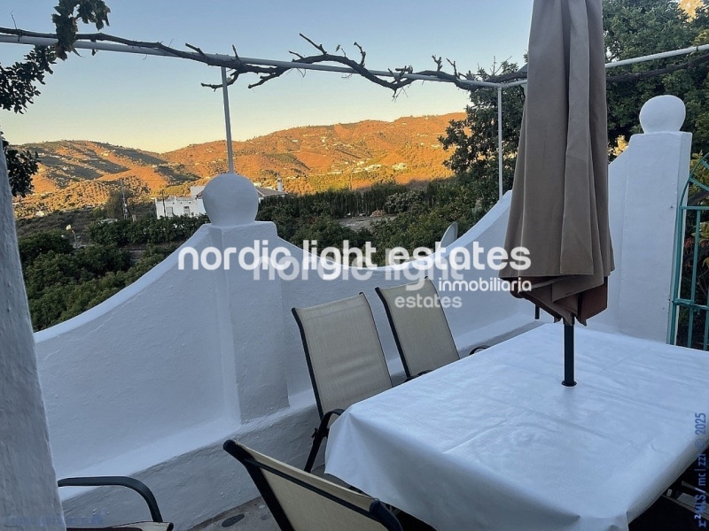 Exclusiva finca con 3 casas a solo 500 metros de Frigiliana
