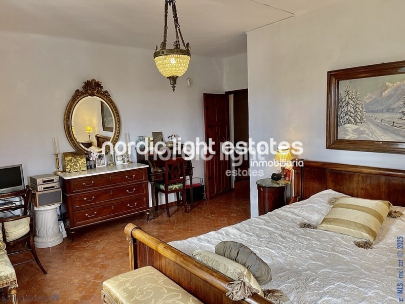 Exclusiva finca con 3 casas a solo 500 metros de Frigiliana