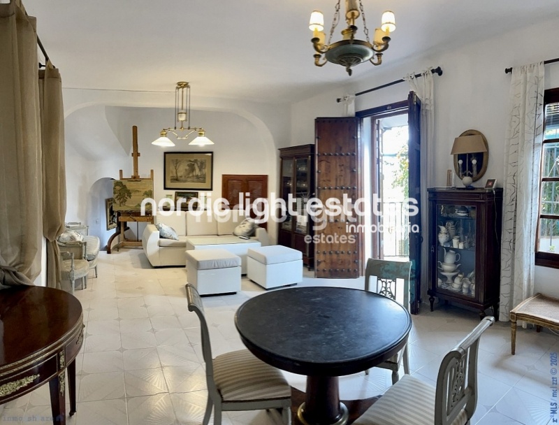 Exclusiva finca con 3 casas a solo 500 metros de Frigiliana