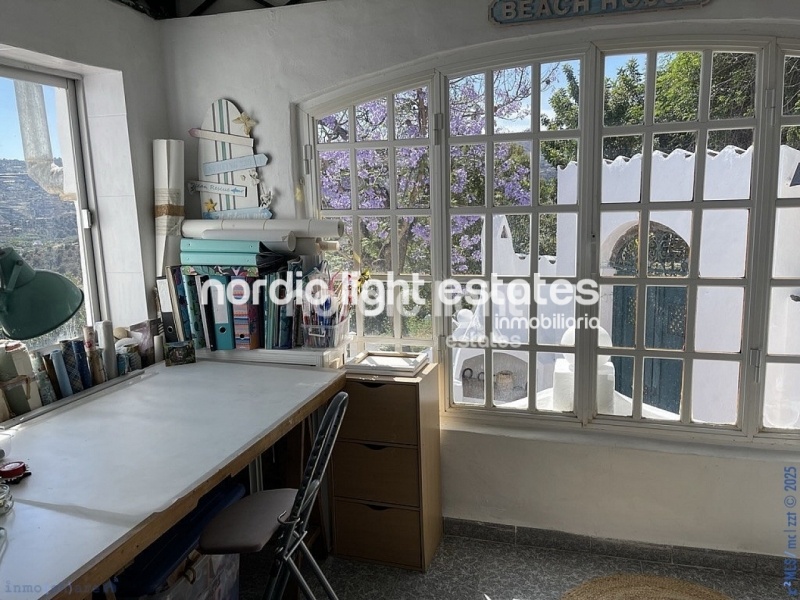 Exclusiva finca con 3 casas a solo 500 metros de Frigiliana