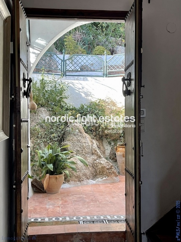 Exclusiva finca con 3 casas a solo 500 metros de Frigiliana
