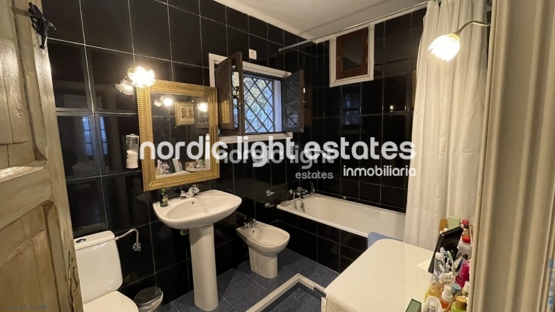 Exclusiva finca con 3 casas a solo 500 metros de Frigiliana