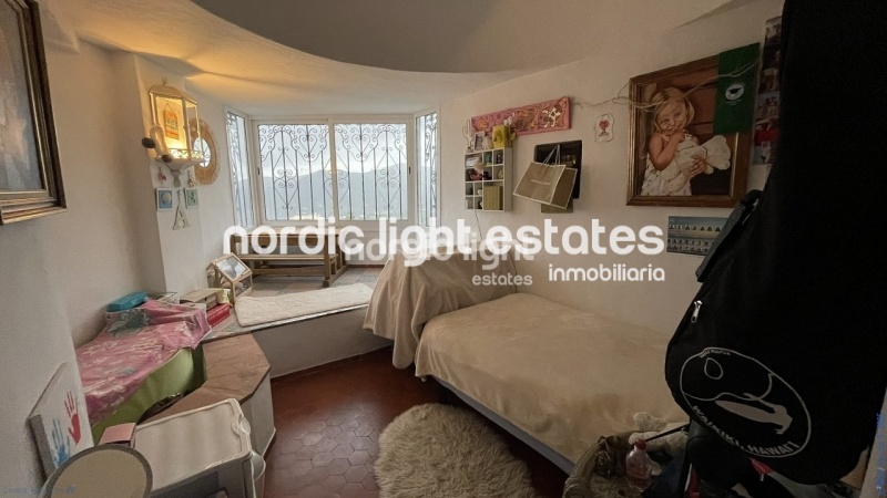 Exclusiva finca con 3 casas a solo 500 metros de Frigiliana