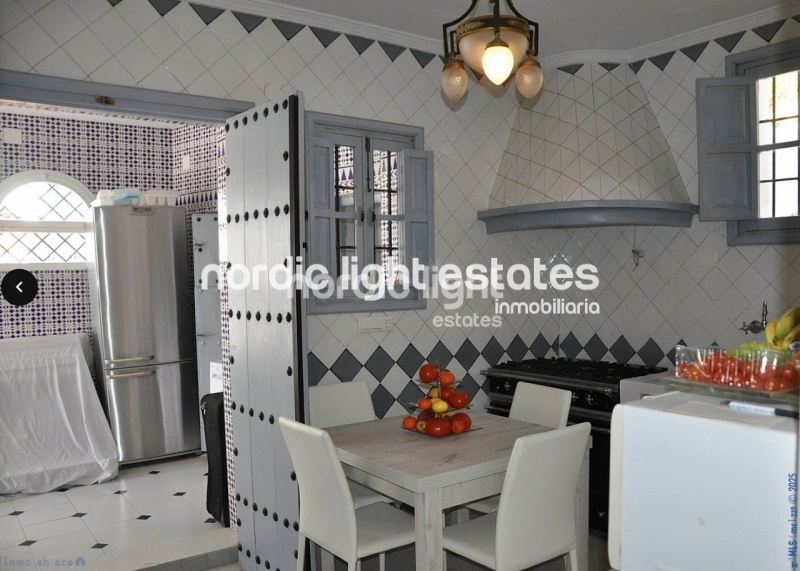 Exclusiva finca con 3 casas a solo 500 metros de Frigiliana