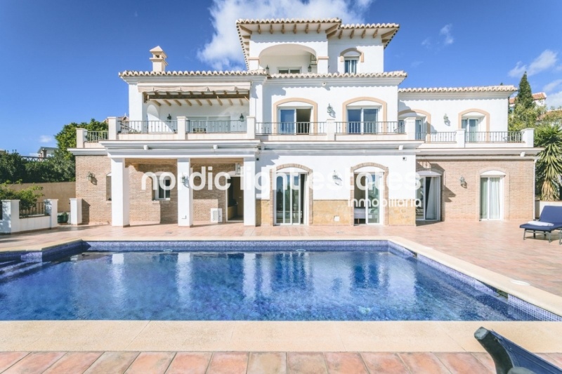 Elegante villa en Cortijos San Rafael, entre Nerja y Frigiliana