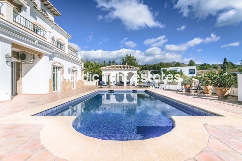 Elegante villa en Cortijos San Rafael, entre Nerja y Frigiliana