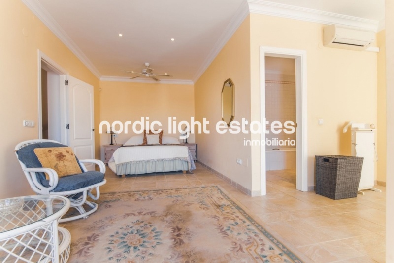 Elegante villa en Cortijos San Rafael, entre Nerja y Frigiliana