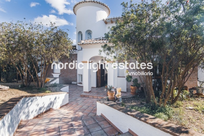 Elegante villa en Cortijos San Rafael, entre Nerja y Frigiliana