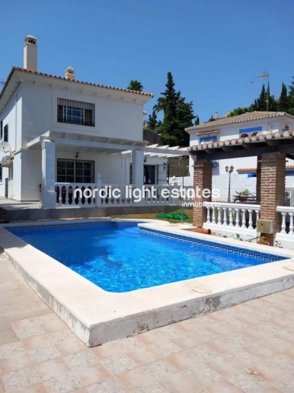 Villa con piscina y cochera para 2 coches en La Cala de Moral