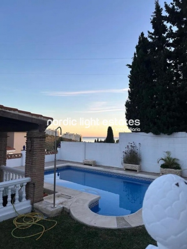 Villa con piscina y cochera para 2 coches en La Cala de Moral