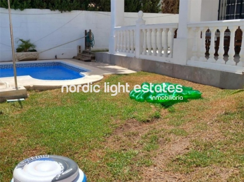 Villa con piscina y cochera para 2 coches en La Cala de Moral