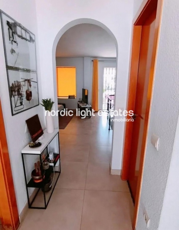 Impresionante casa pareada 5 dormitorios, 2 baños, 2 aseos, 2 salones, cochera para 2 coches