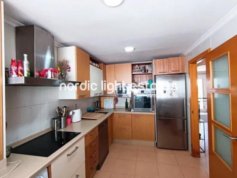 Impresionante casa pareada 5 dormitorios, 2 baños, 2 aseos, 2 salones, cochera para 2 coches