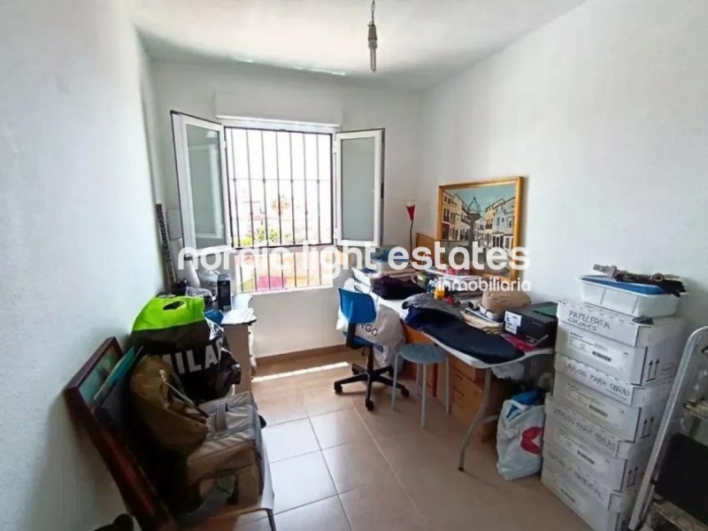 Impresionante casa pareada 5 dormitorios, 2 baños, 2 aseos, 2 salones, cochera para 2 coches