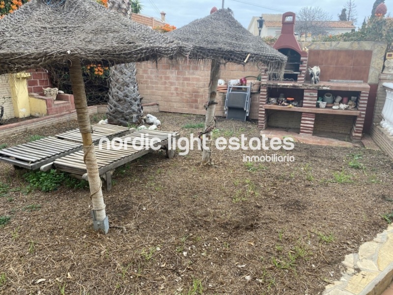 Bonita casa pareada con jardín y terrazas en Caleta de Vélez