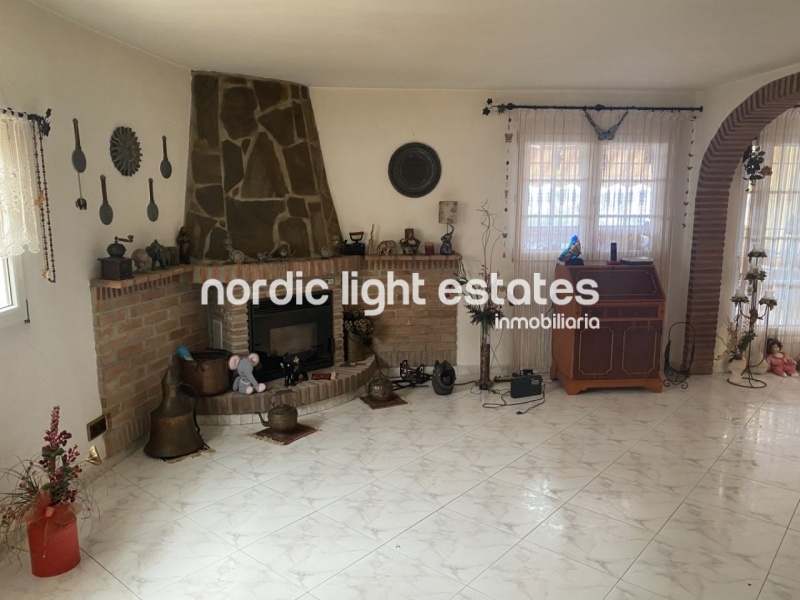 Bonita casa pareada con jardín y terrazas en Caleta de Vélez