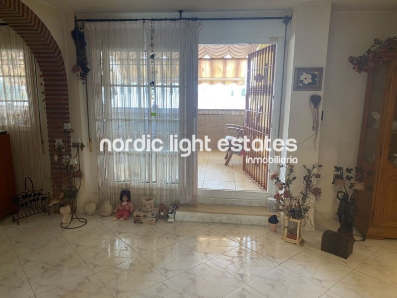 Bonita casa pareada con jardín y terrazas en Caleta de Vélez