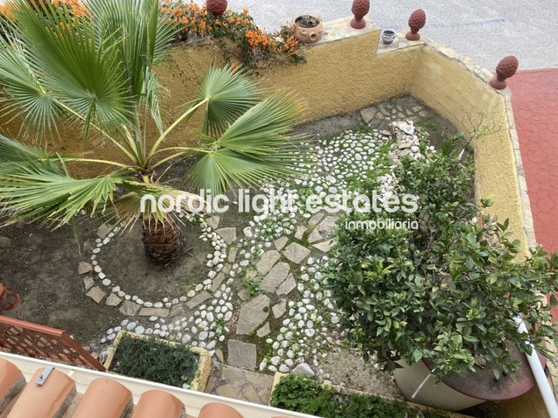 Bonita casa pareada con jardín y terrazas en Caleta de Vélez