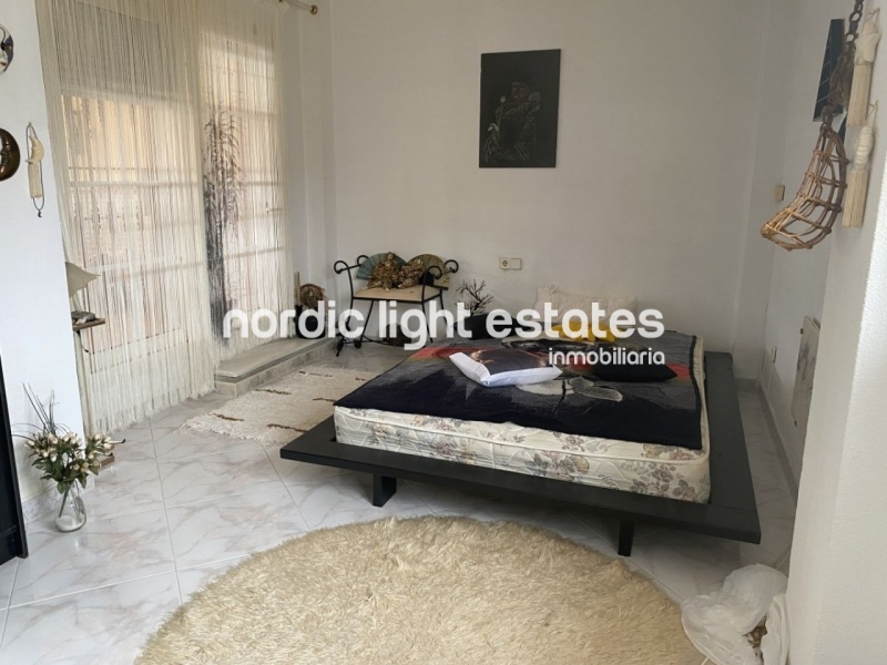 Bonita casa pareada con jardín y terrazas en Caleta de Vélez