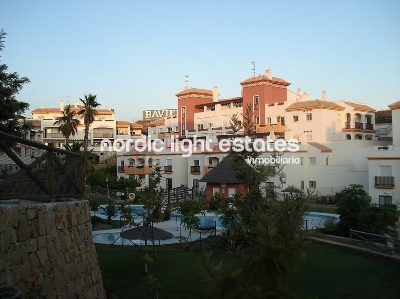Estupendo apartamento (última planta) situado en la urbanización Baviera Golf, Caleta de Vélez