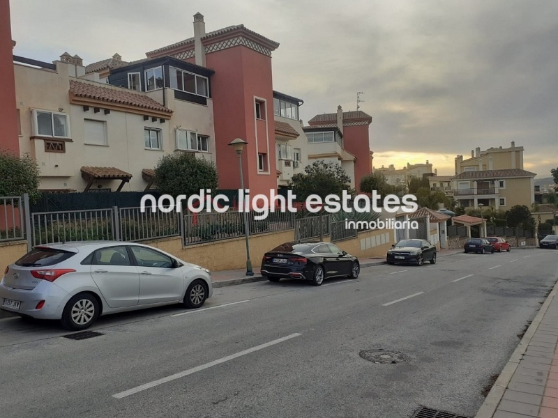Estupendo apartamento (última planta) situado en la urbanización Baviera Golf, Caleta de Vélez