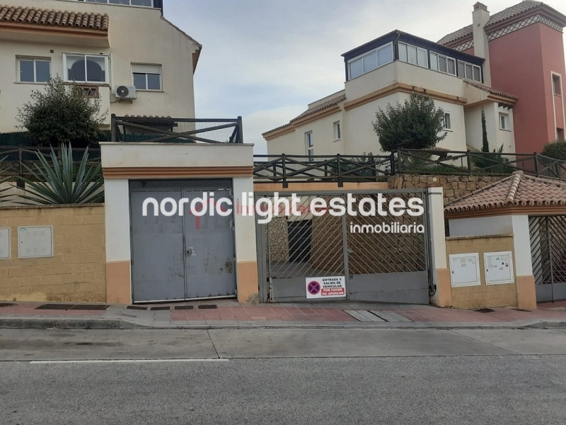 Estupendo apartamento (última planta) situado en la urbanización Baviera Golf, Caleta de Vélez