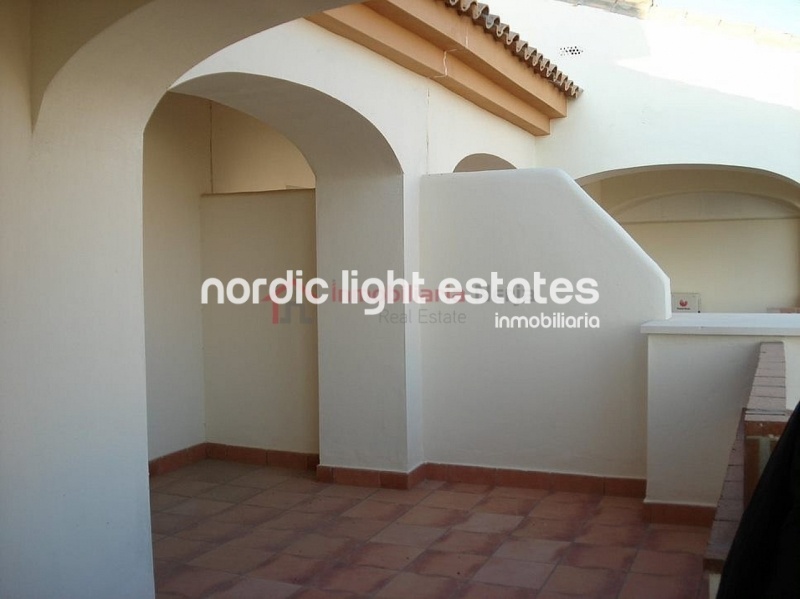 Estupendo apartamento (última planta) situado en la urbanización Baviera Golf, Caleta de Vélez