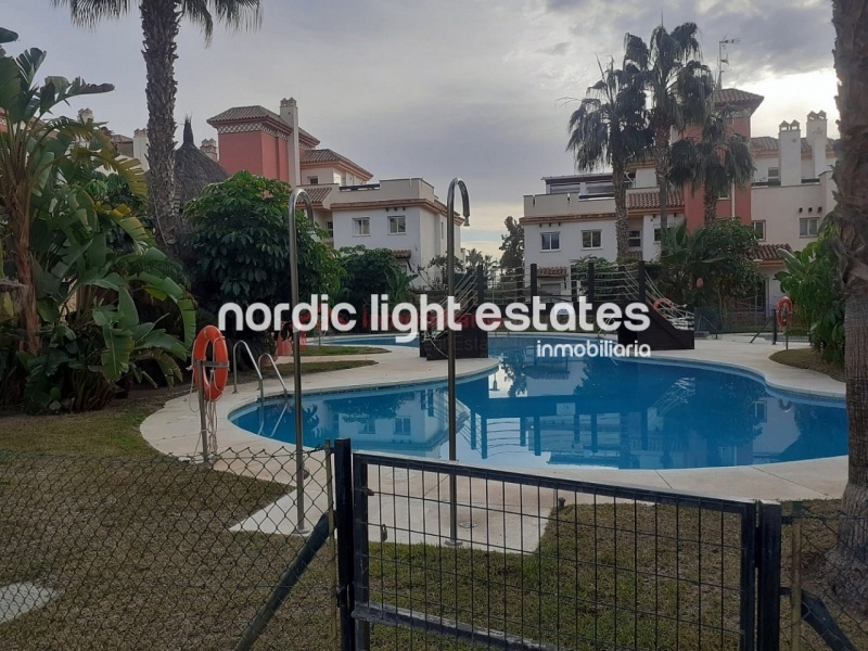 Estupendo apartamento (última planta) situado en la urbanización Baviera Golf, Caleta de Vélez
