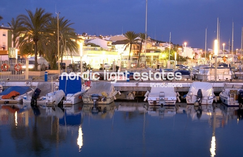 Estupendo apartamento (última planta) situado en la urbanización Baviera Golf, Caleta de Vélez
