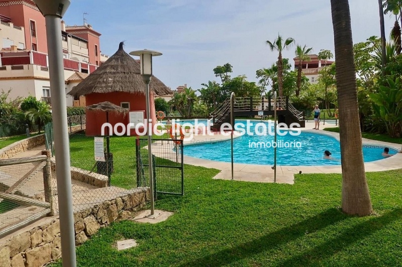Estupendo apartamento (última planta) situado en la urbanización Baviera Golf, Caleta de Vélez