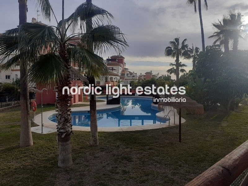 Estupendo apartamento (última planta) situado en la urbanización Baviera Golf, Caleta de Vélez
