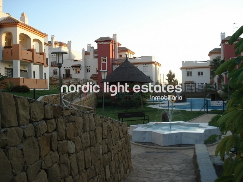 Estupendo apartamento (última planta) situado en la urbanización Baviera Golf, Caleta de Vélez